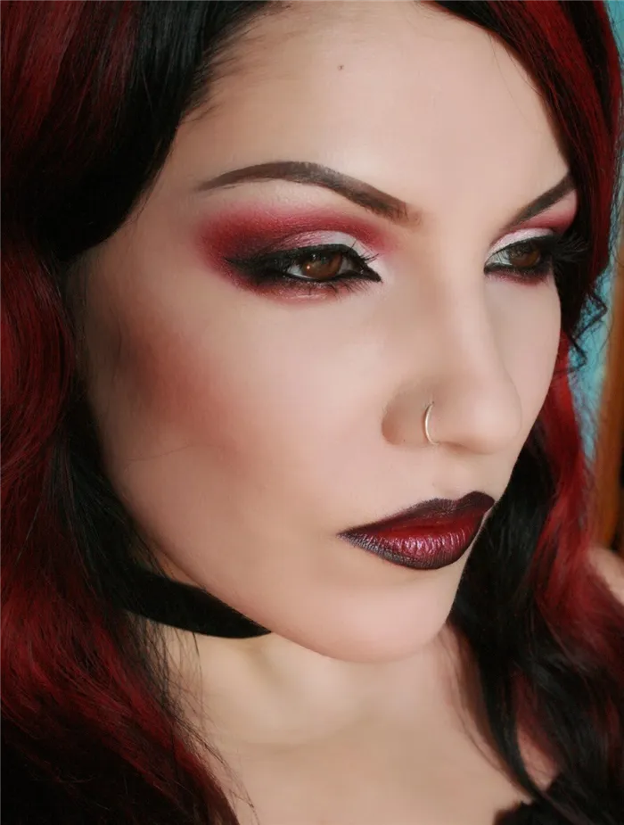makiyazh-s-krasnymi-tenyami-foto_15