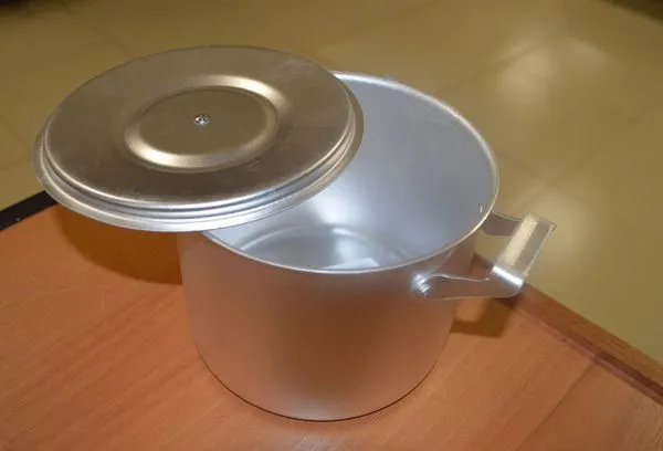 Кастрюля из алюминия